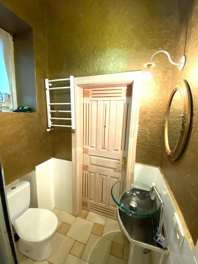 Квартира В Центрі На Вулиці Валова 21 Leópolis Exterior foto