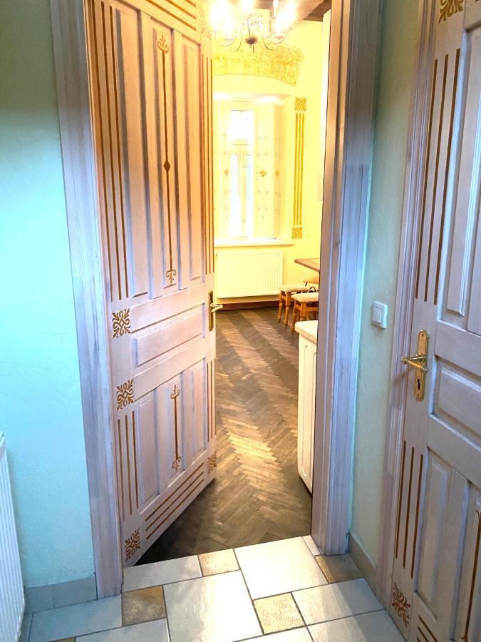 Квартира В Центрі На Вулиці Валова 21 Leópolis Exterior foto
