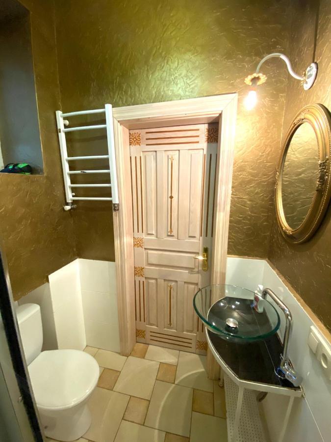 Квартира В Центрі На Вулиці Валова 21 Leópolis Exterior foto