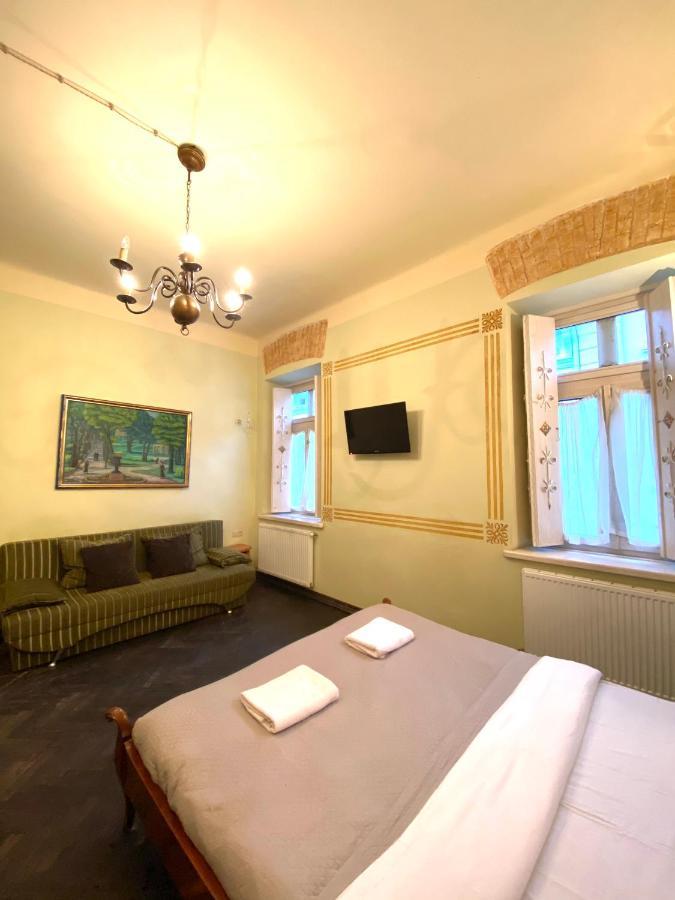 Квартира В Центрі На Вулиці Валова 21 Leópolis Exterior foto